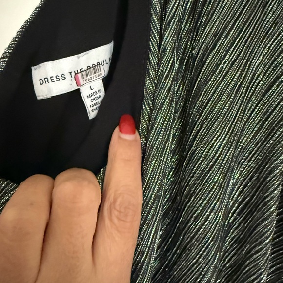 Dress The Population 
Kienna Gown - Picture 7 of 11